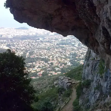 051 Ginebrina Вилла